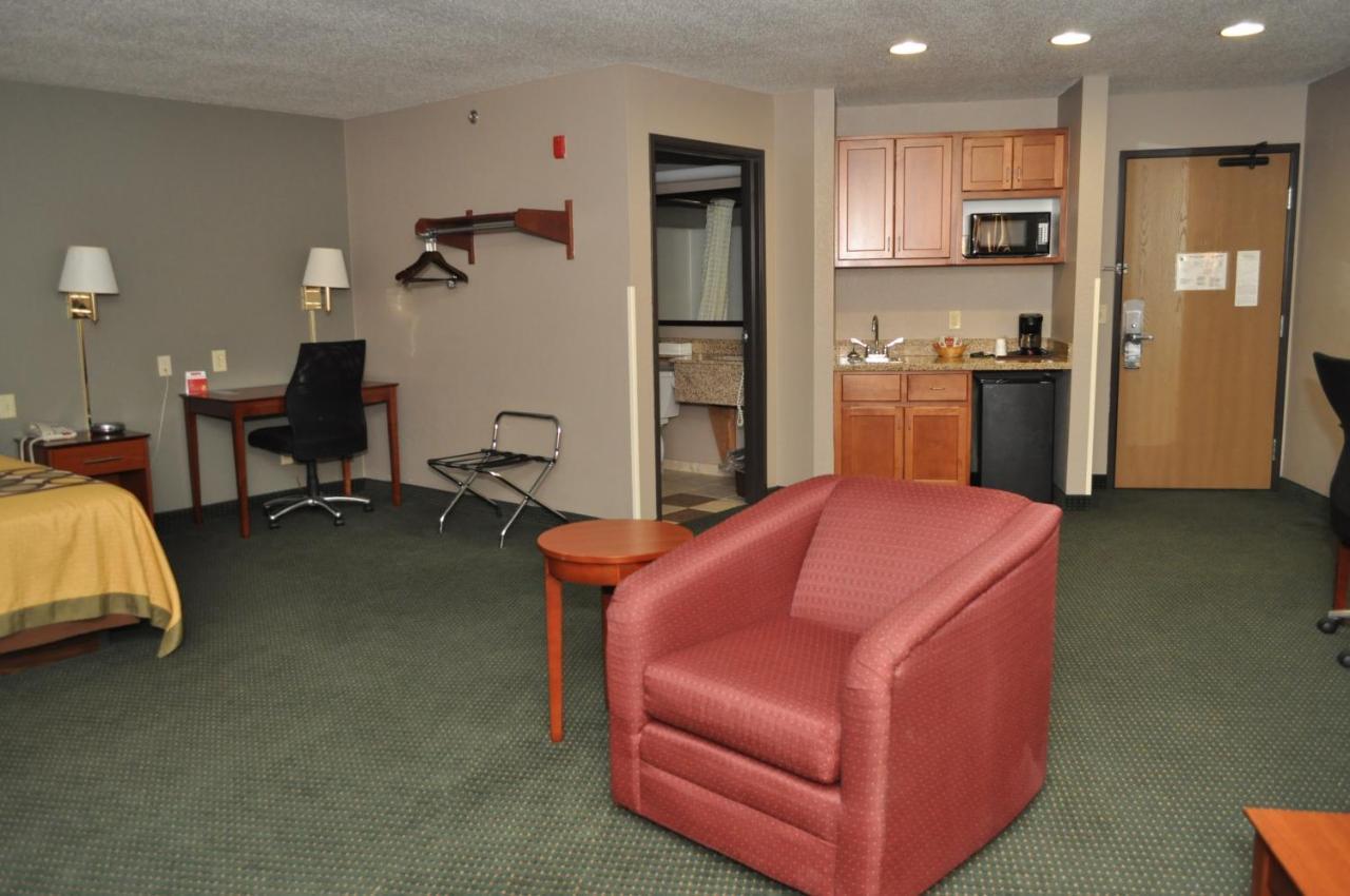 Super 8 By Wyndham Clearfield